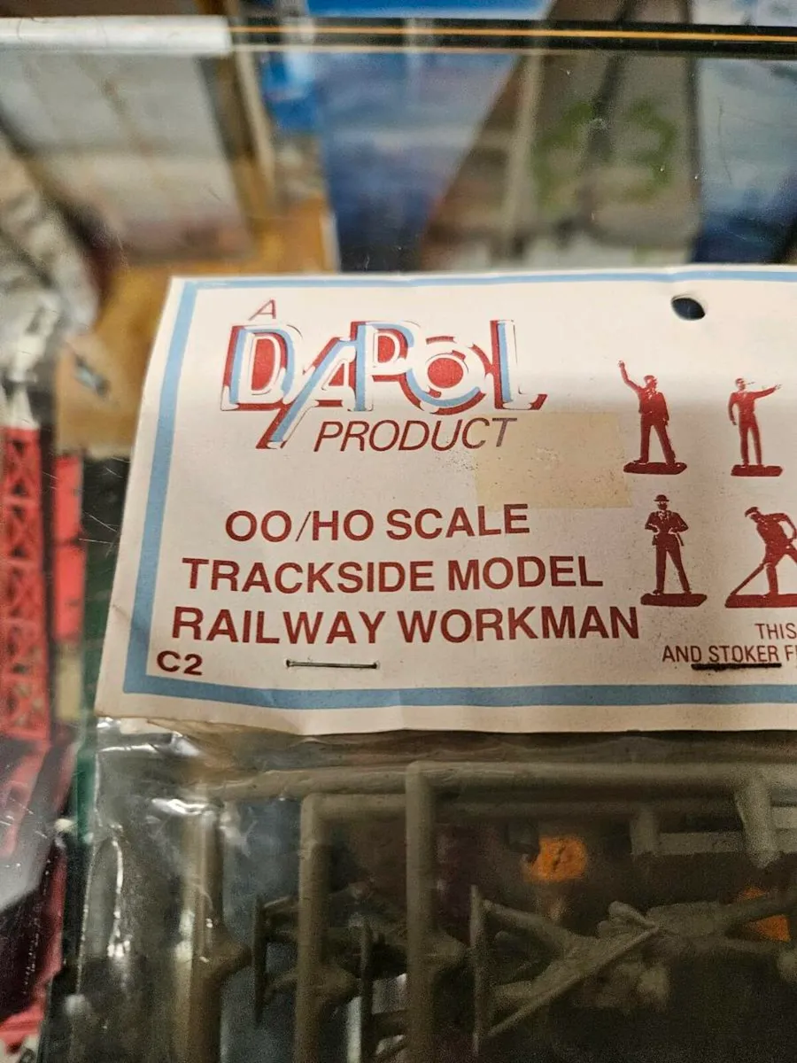 Hornby Dapol OO Gauge Trackside Workers - Image 2