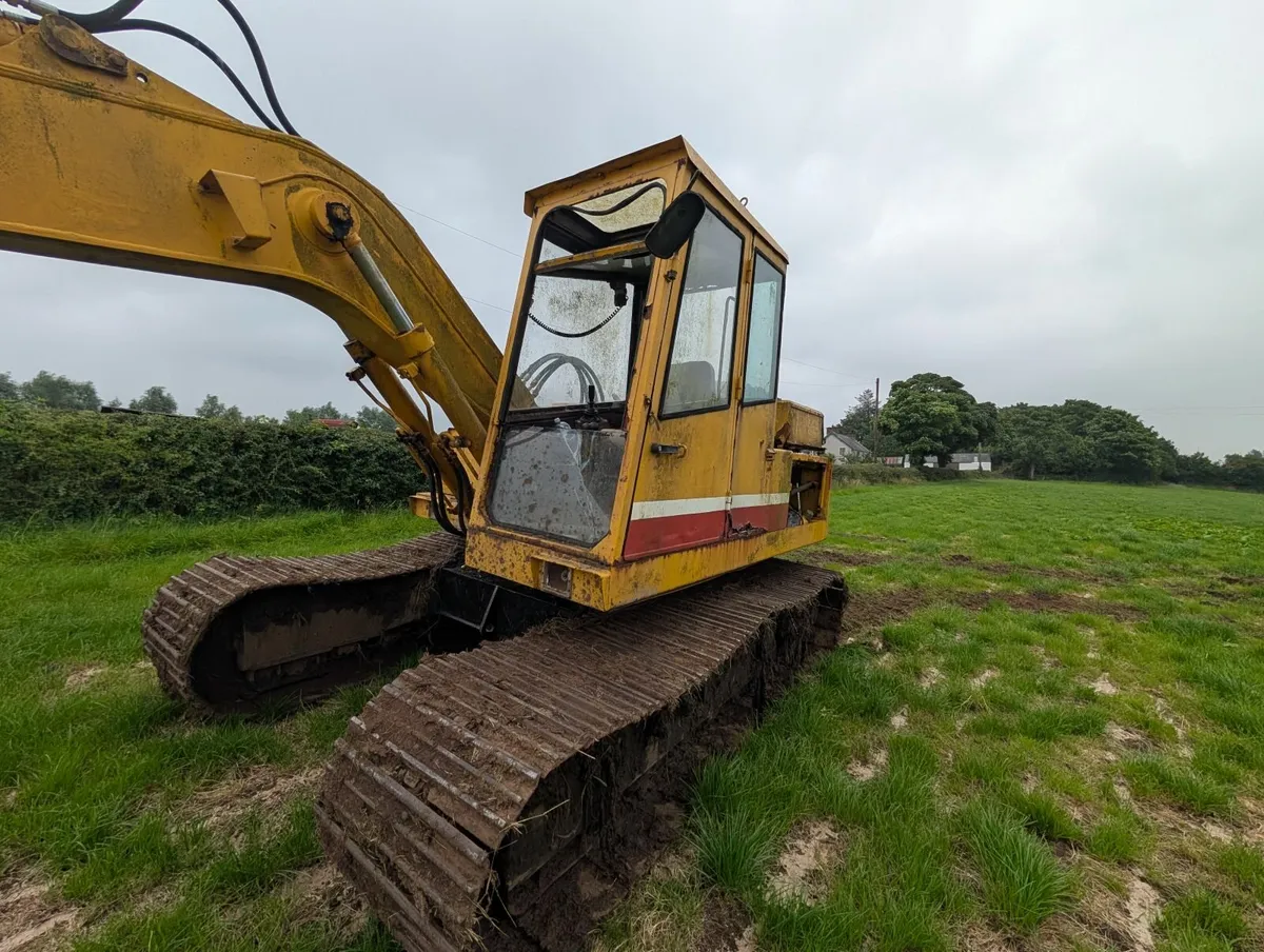 hy-mac digger - Image 4