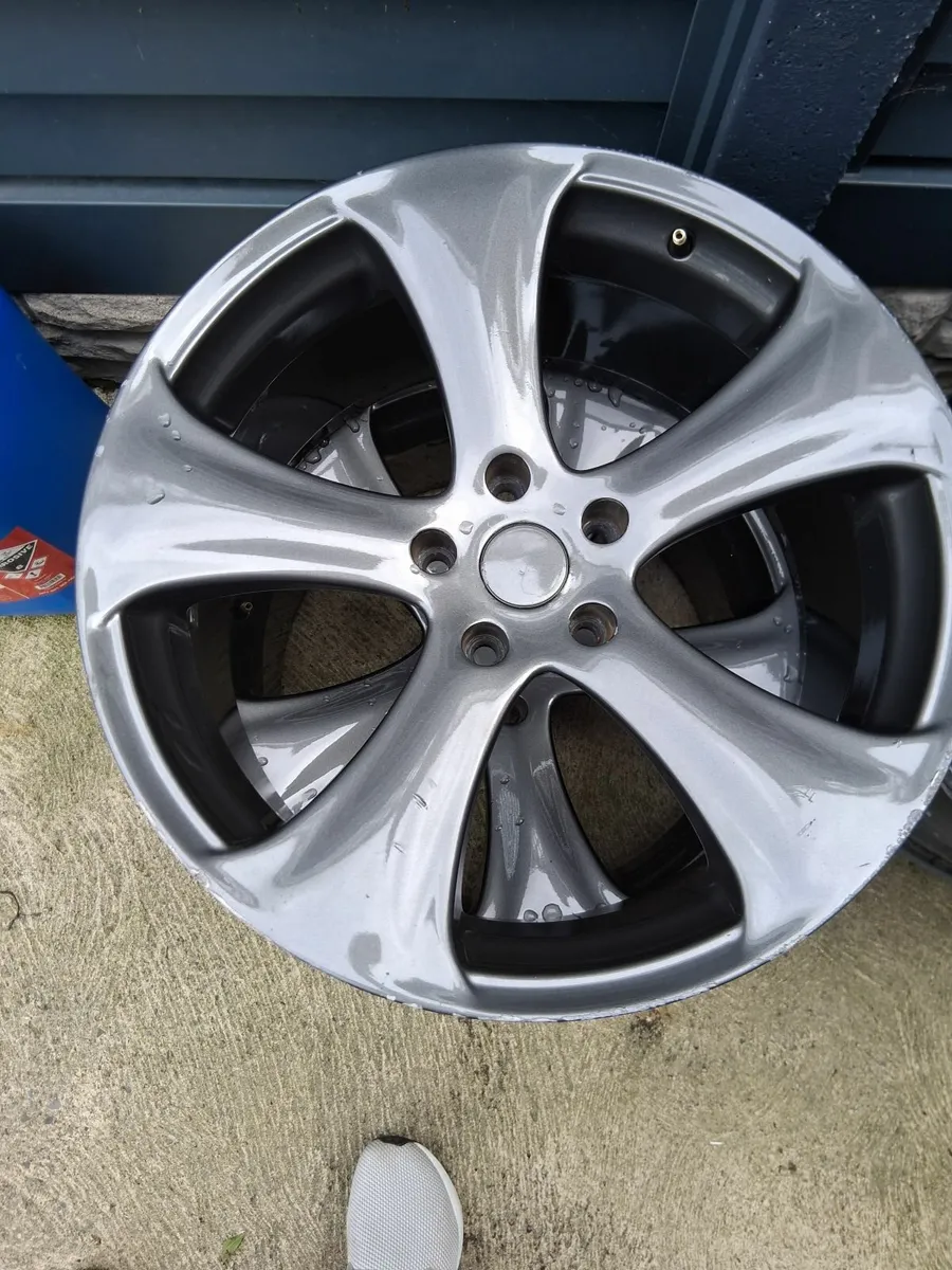 Set  of 4, 20" Alloy Rims - Image 1