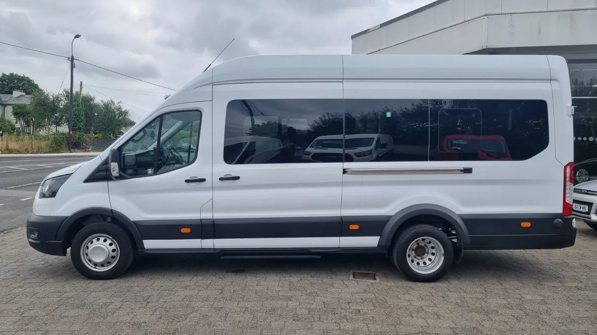 22 TRANSIT MINIBUS TREND SPEC ONLY 31K KMS GRADE 1 - Image 2