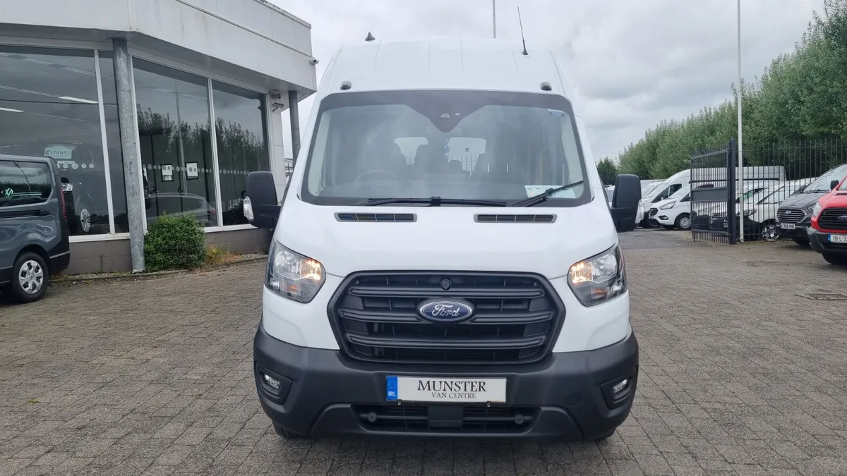 22 TRANSIT MINIBUS TREND SPEC ONLY 31K KMS GRADE 1 - Image 3