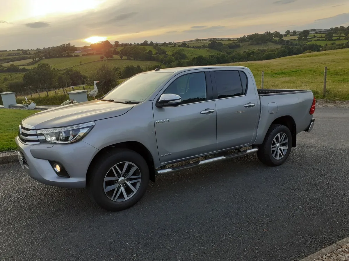 Toyota hilux invincible  crewcab - Image 1