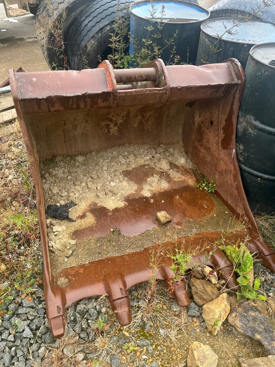 Buckets - Image 2