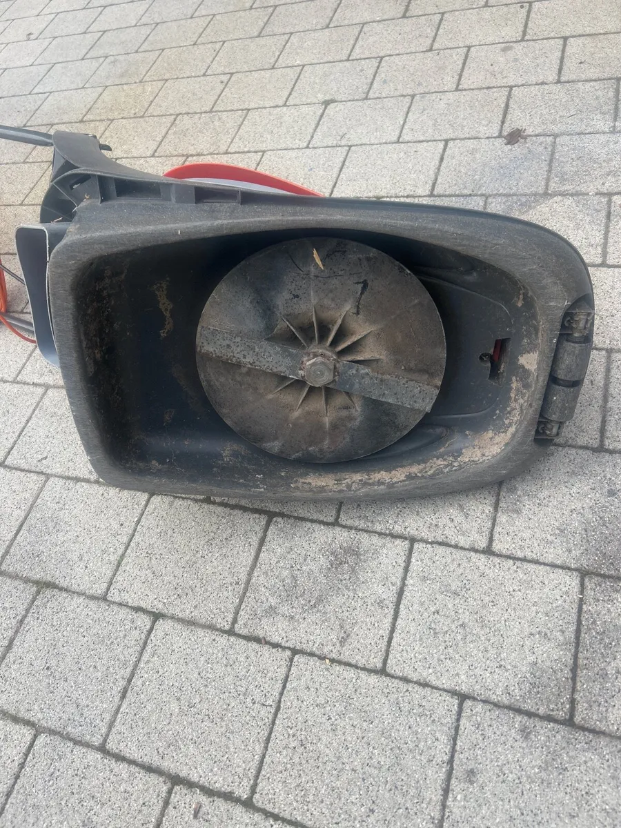 Flymo electric mower - Image 3