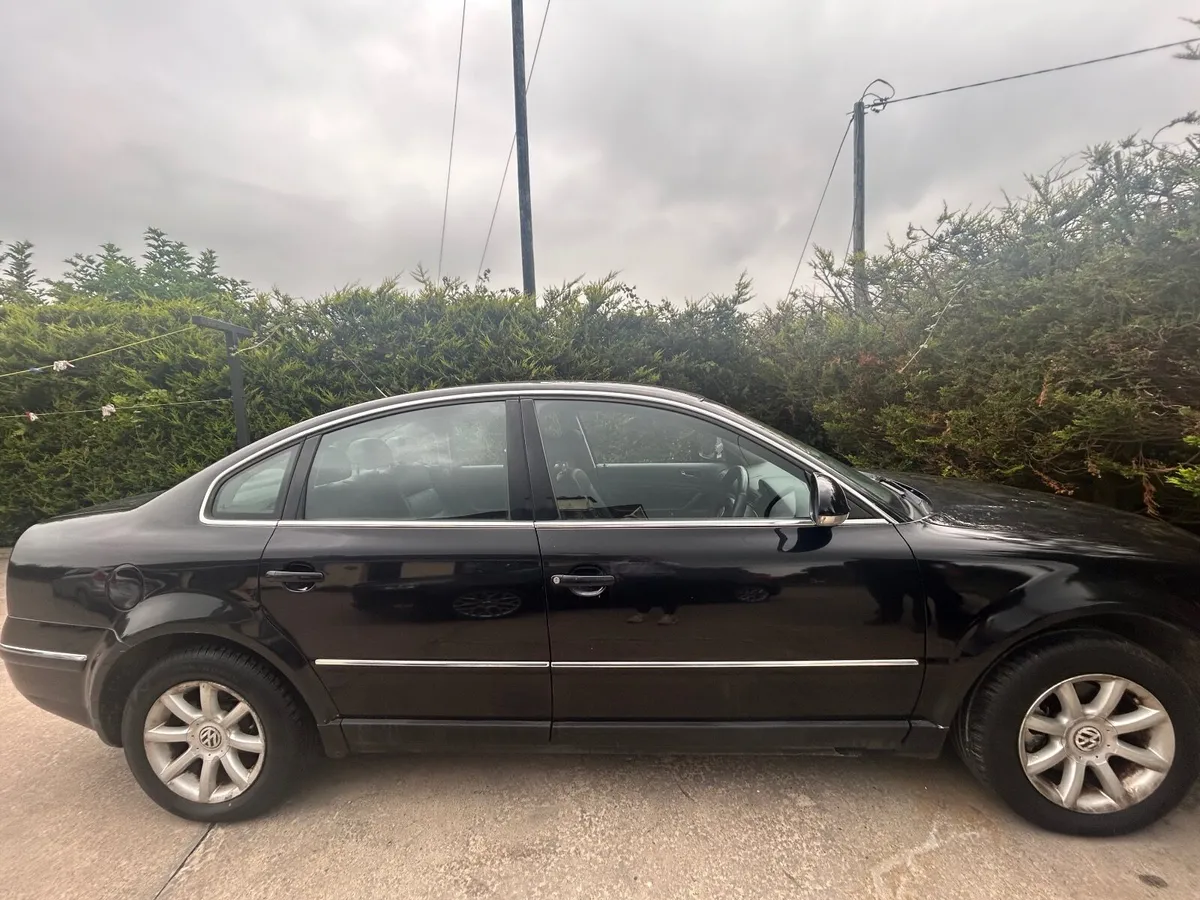 Volkswagen Passat 2004 - Image 1