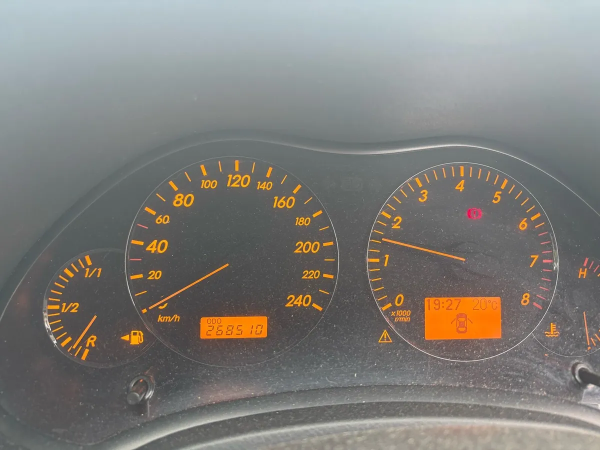 Toyota Avensis - Image 4