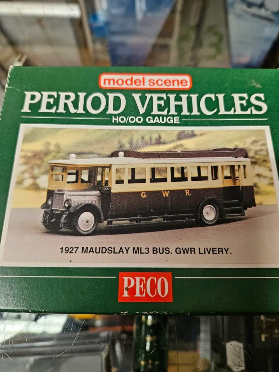 Hornby Peco OO Gauge Model Bus Kit - Image 2