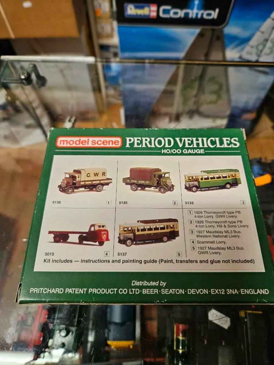 Hornby Peco OO Gauge Model Bus Kit - Image 3