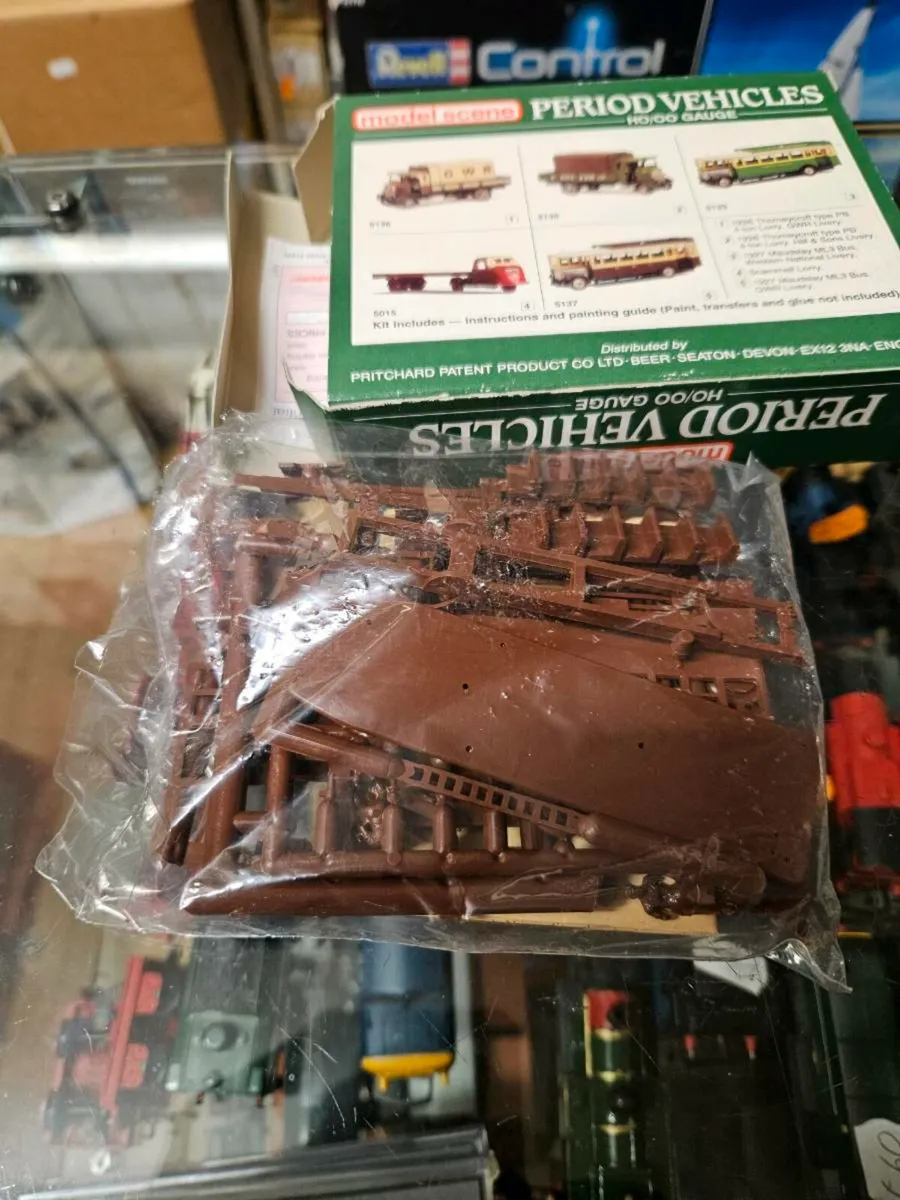 Hornby Peco OO Gauge Model Bus Kit - Image 4