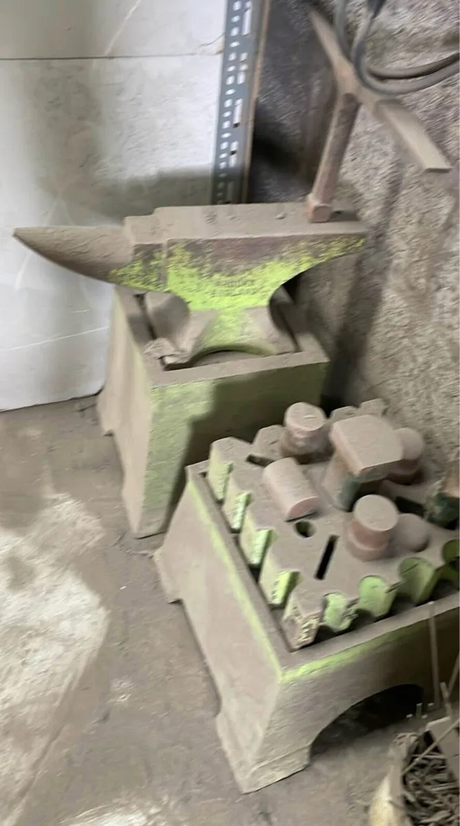 12” Brooks Swage & 1cwt Brooks anvil - Image 1