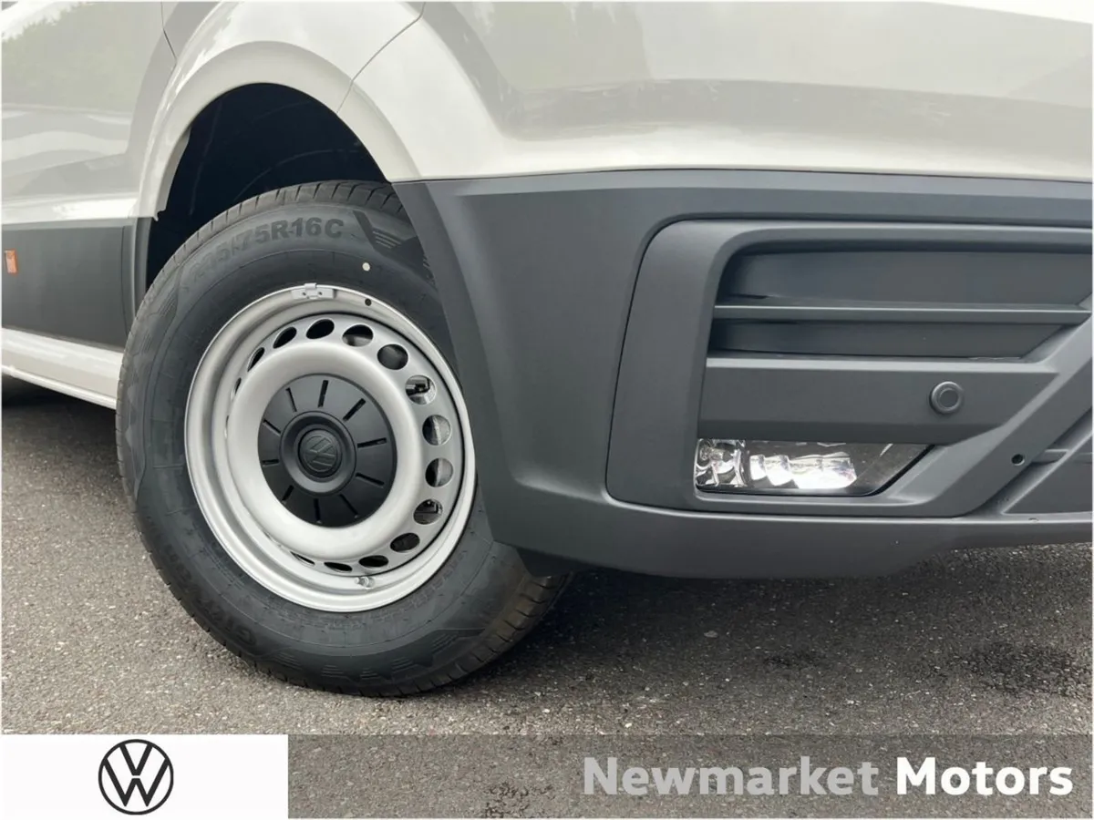 Volkswagen Crafter Trendline 30 Medium Wheel Base - Image 2