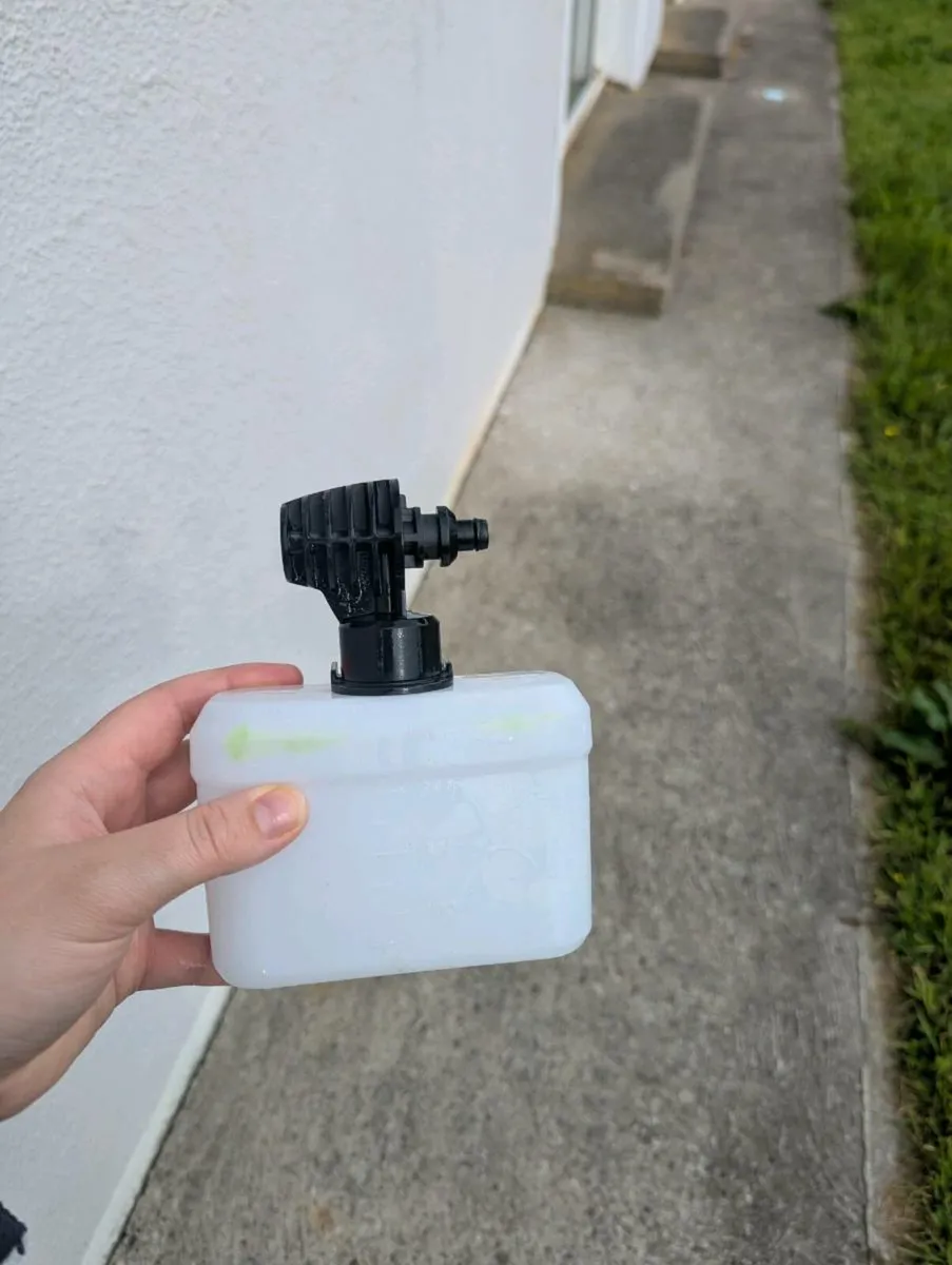 Pressure washer - Image 2