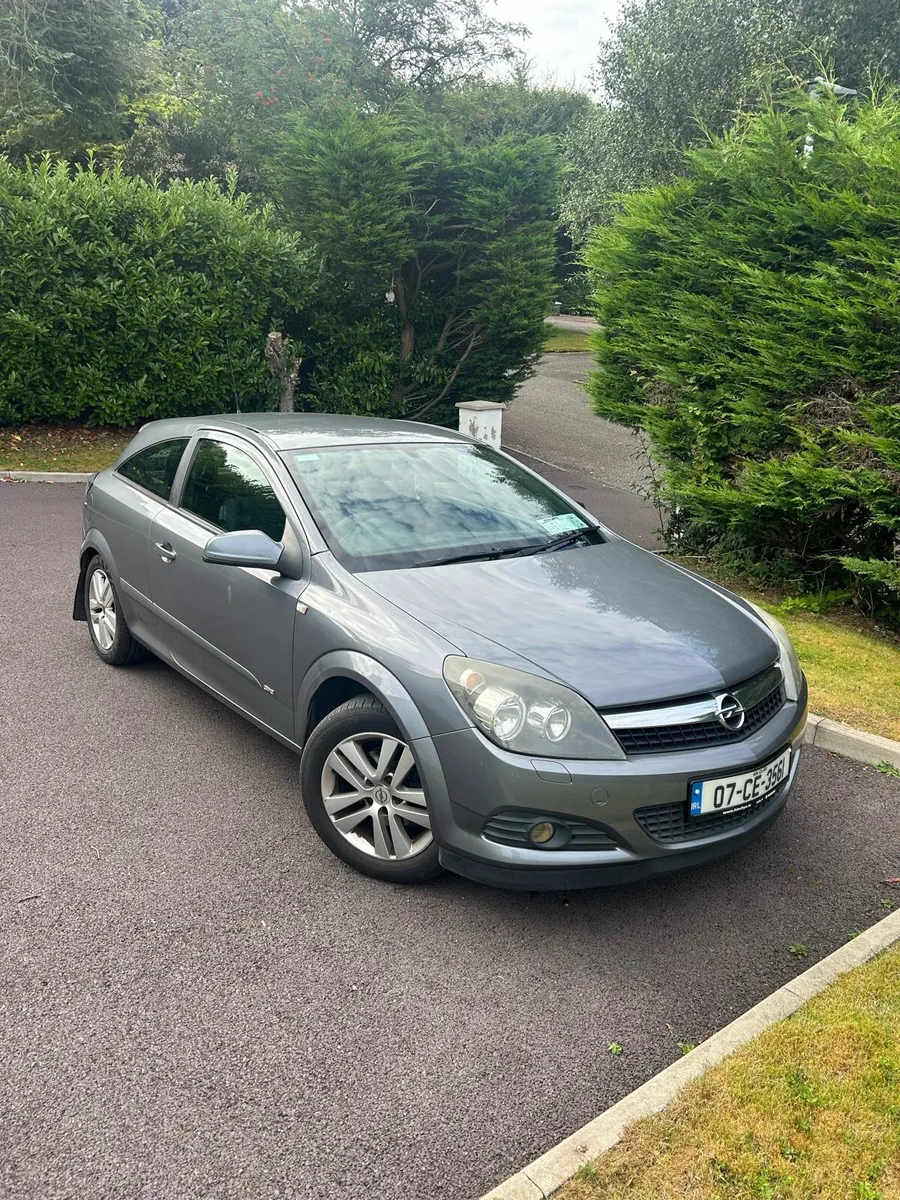 Opel Astra GTC 2007 - Image 1