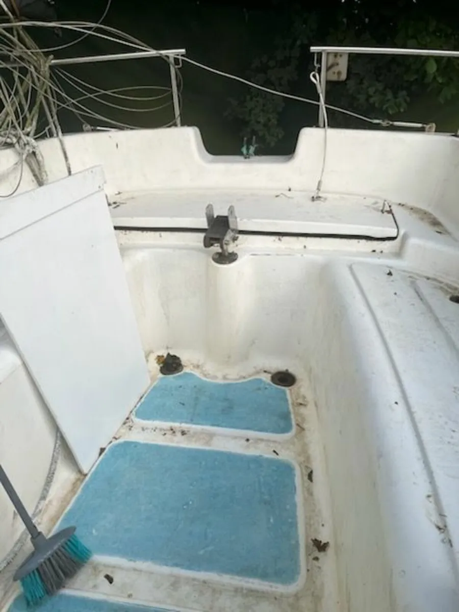 Leisure 23 boat for sale - Image 4