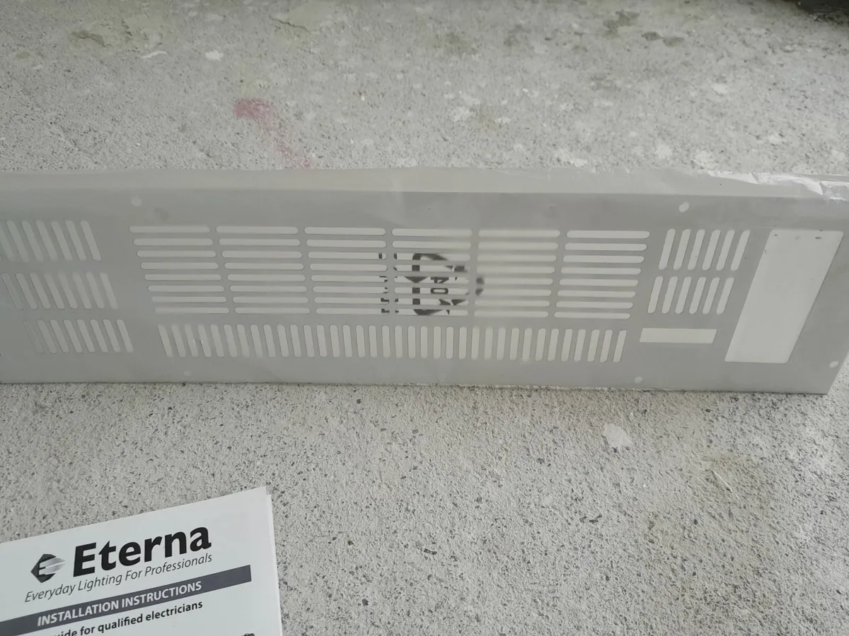 Electric plinth   thermostatic heater - Image 4