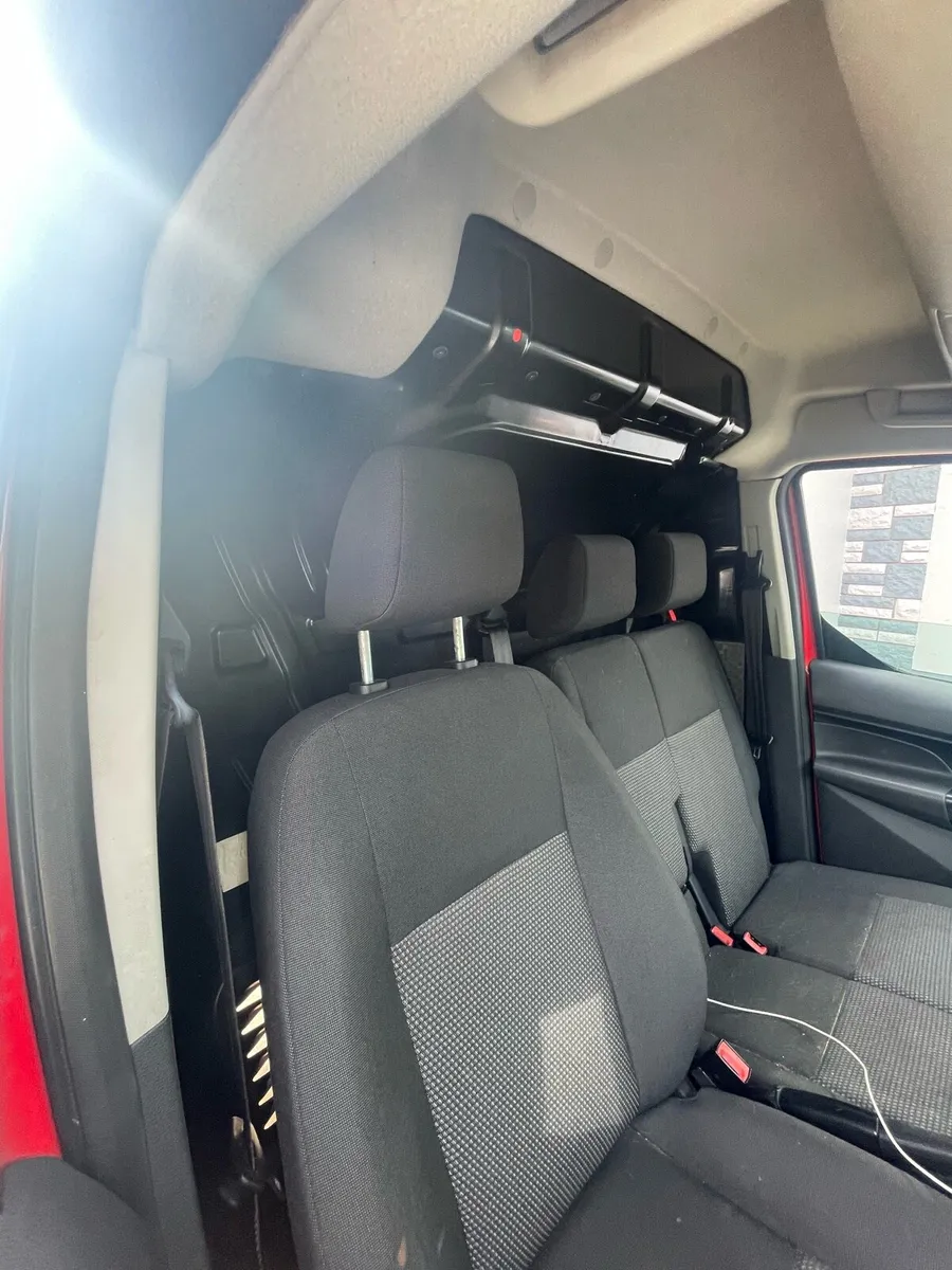 Ford Transit Connect LWB 3Seat 180kms CVRT06/26 - Image 4