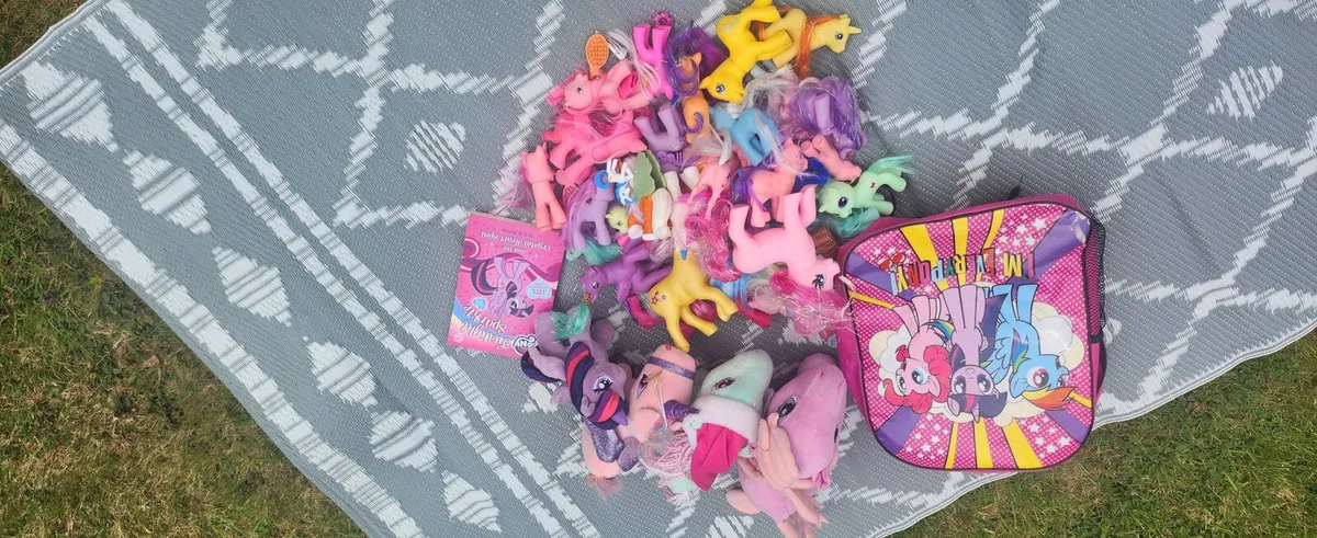 Ponys - Image 1