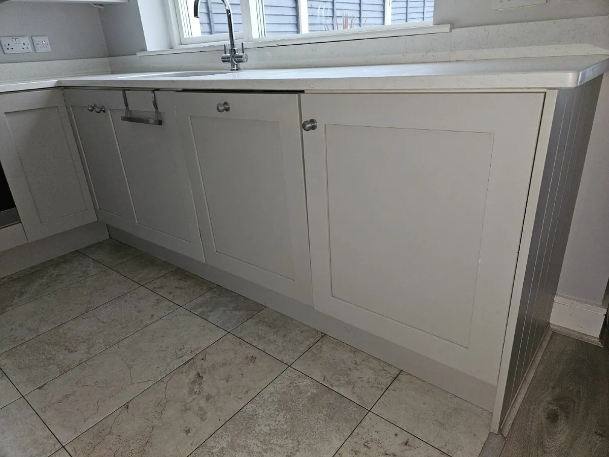 Kitchen - Nolan Kitchens with quartz counter - Image 4