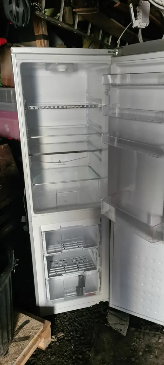 Beko fridge freezer - Image 2