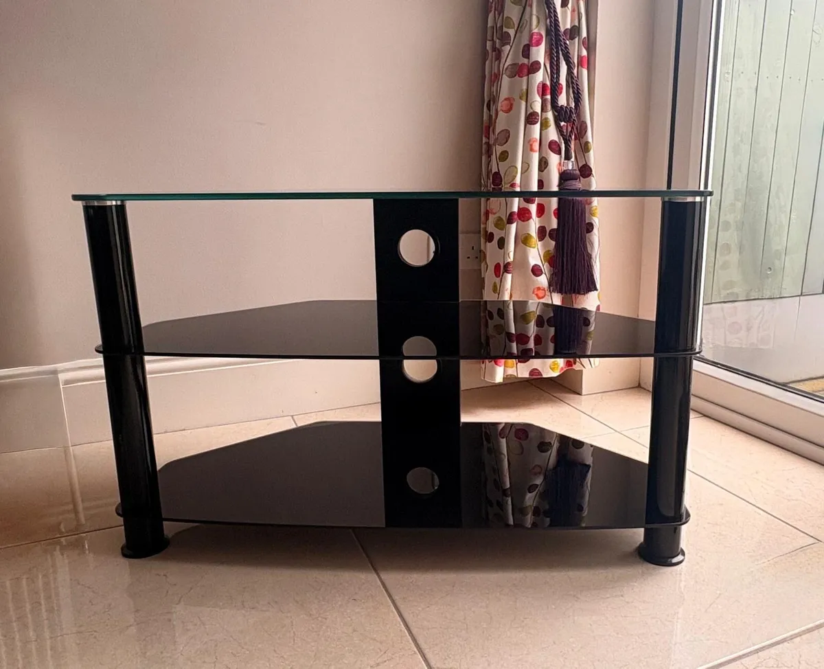 TV stand - Image 1