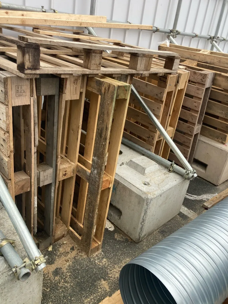 Wooden pallets - Image 1
