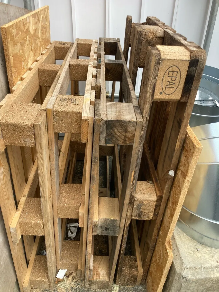 Wooden pallets - Image 2