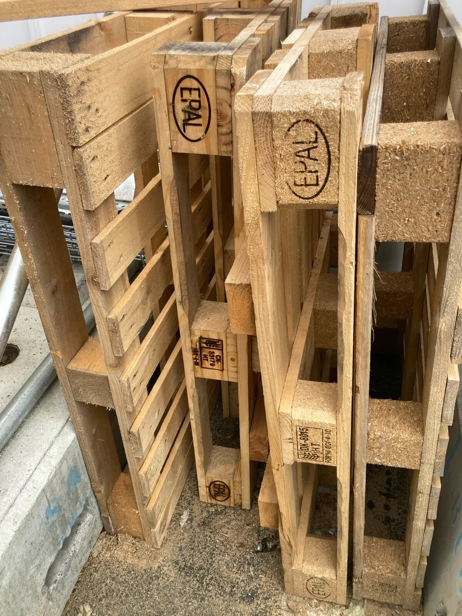 Wooden pallets - Image 3