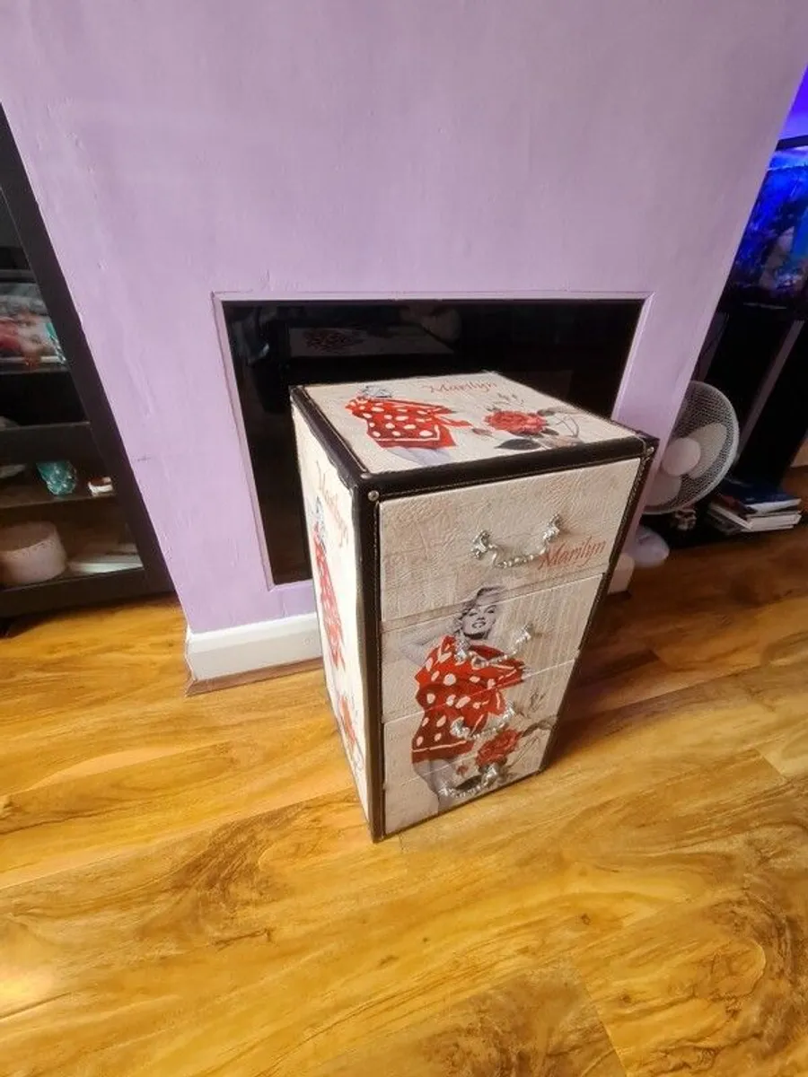 Marilyn Monroe locker - Image 1