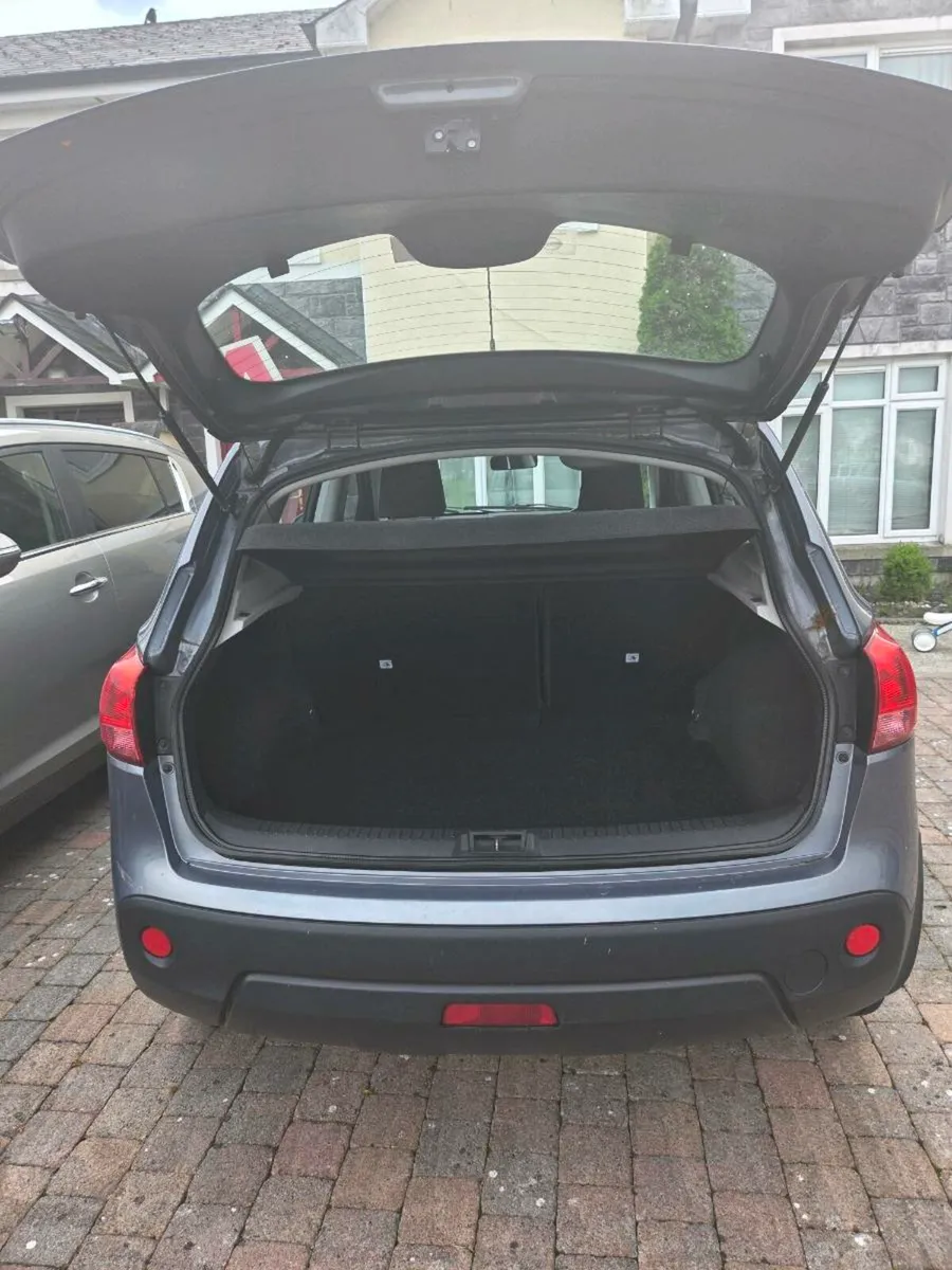 2010 Nissan Qashqai
- 1.6L petrol - Image 2