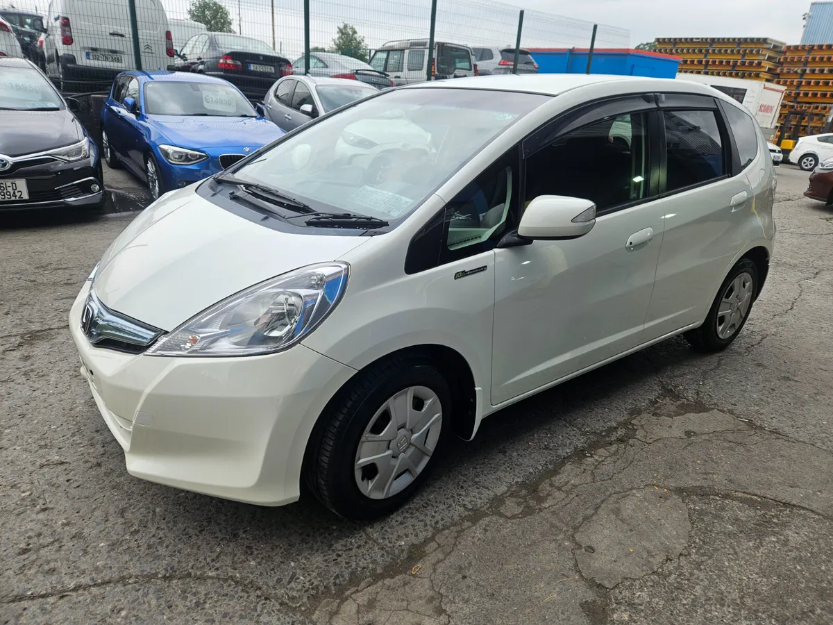 2012 Honda Fit 1.3 Automatic Hyrbid - Image 3