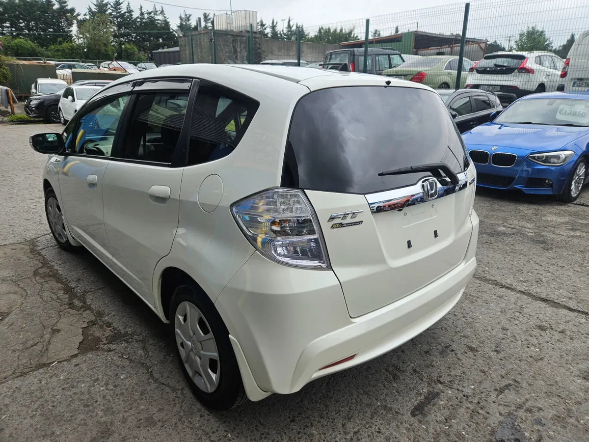 2012 Honda Fit 1.3 Automatic Hyrbid - Image 4