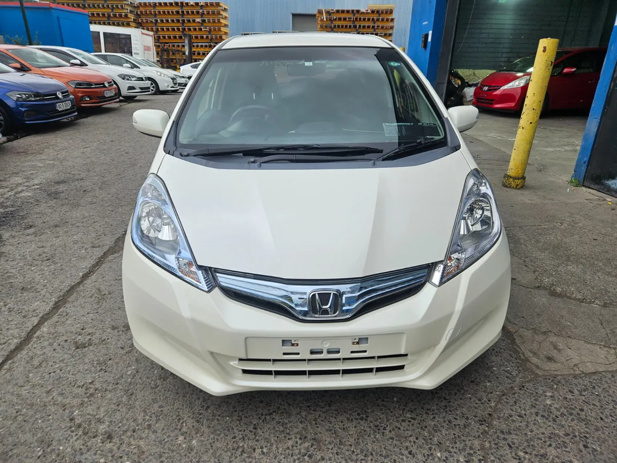 2012 Honda Fit 1.3 Automatic Hyrbid - Image 2