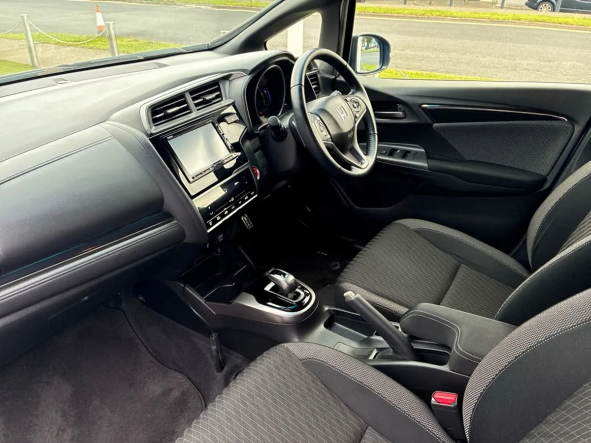 Honda Fit 1.5 Hybrid Automatic RS - Image 3
