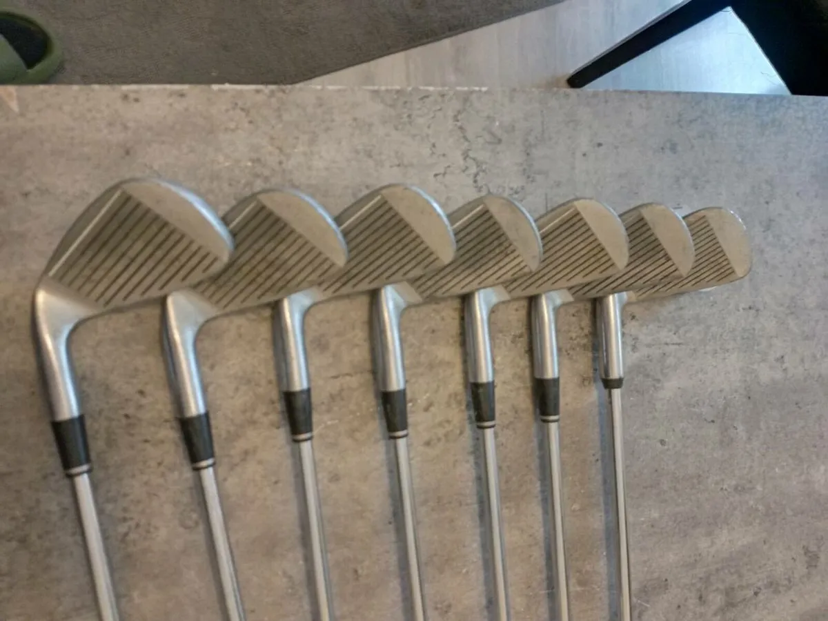 Vantage golf irons. Right handed clubs. - Image 3