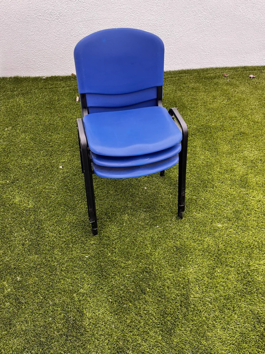 Stacking chairs - Image 3
