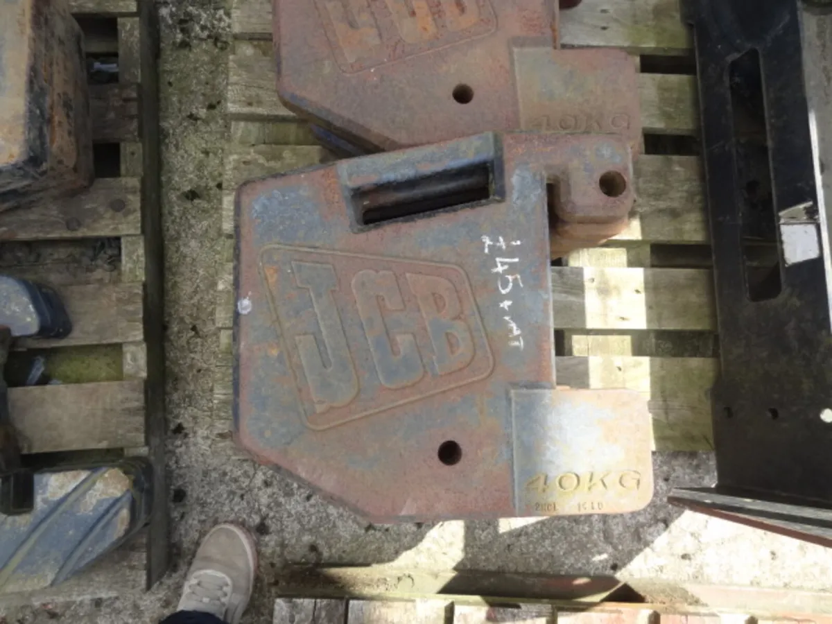 JCB Suitcase Tractor Weights and Carrier - Image 3