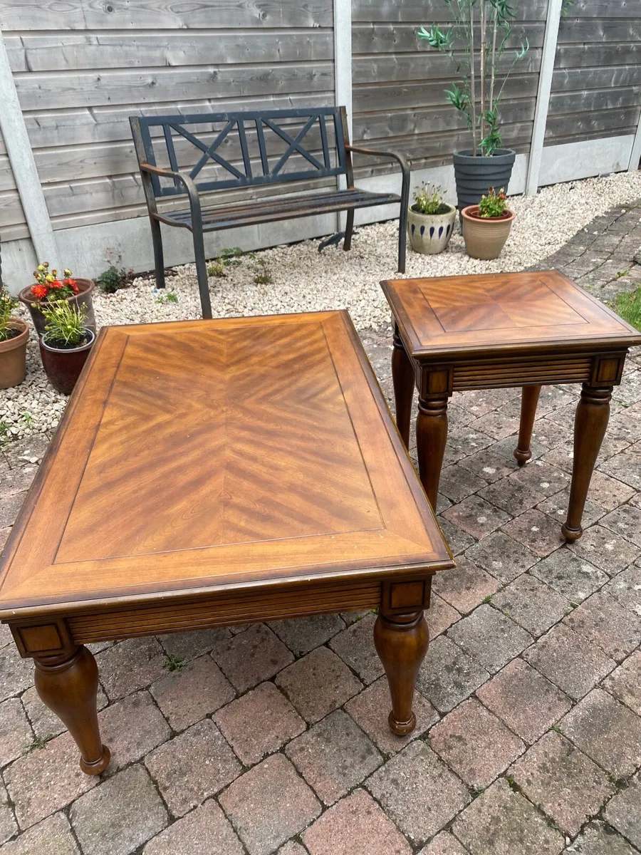 Table set - Image 1
