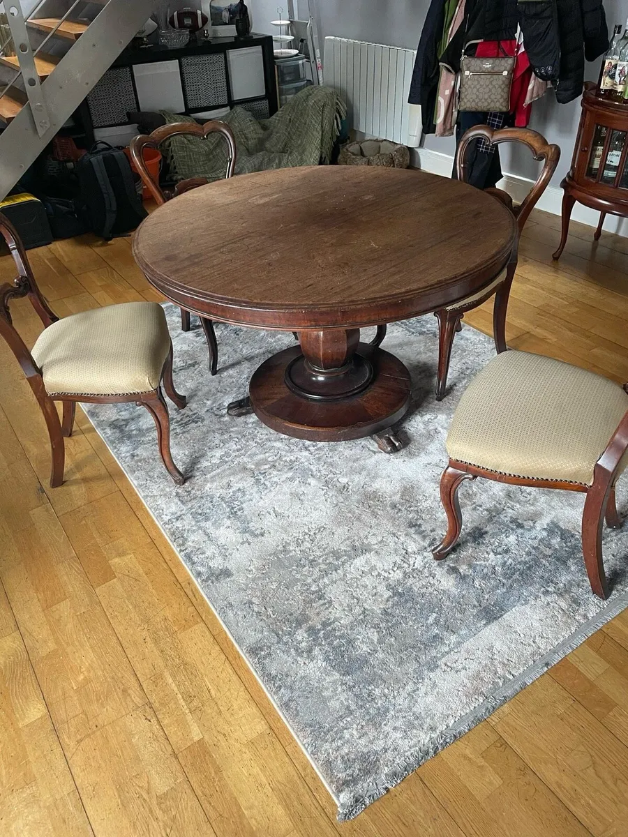 Table and 4 chairs - Image 2
