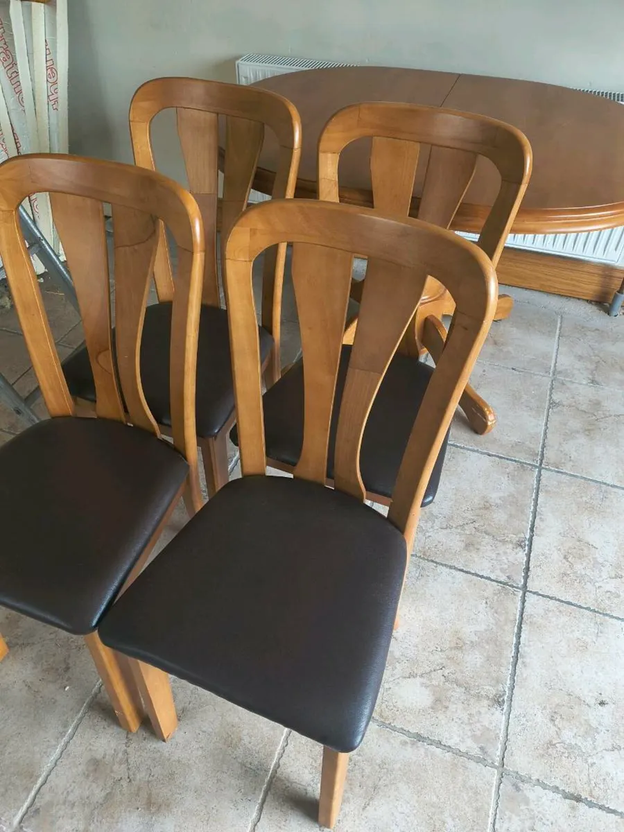 Kitchen Table (Extendable) with 4 Chairs - Image 2