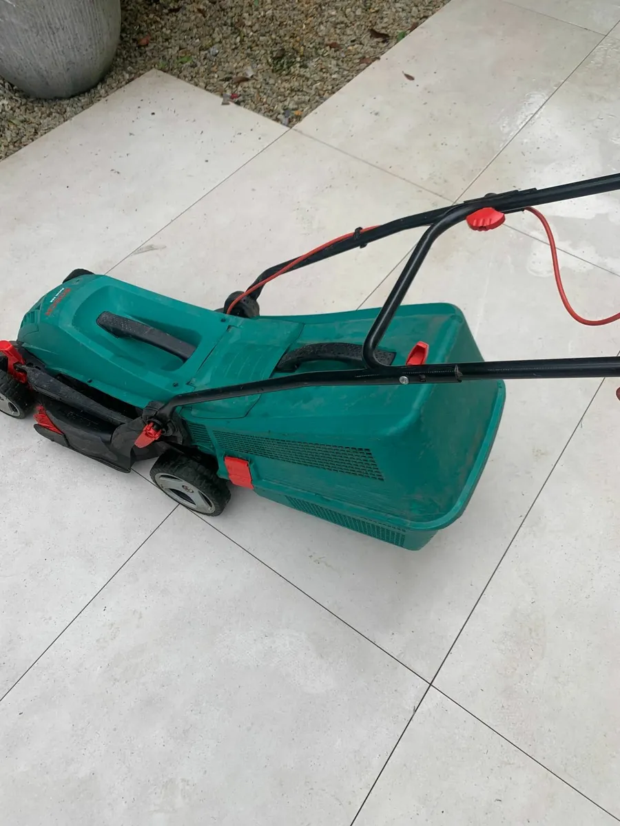Bosch Rotak 36R Corded Lawnmower - Image 2