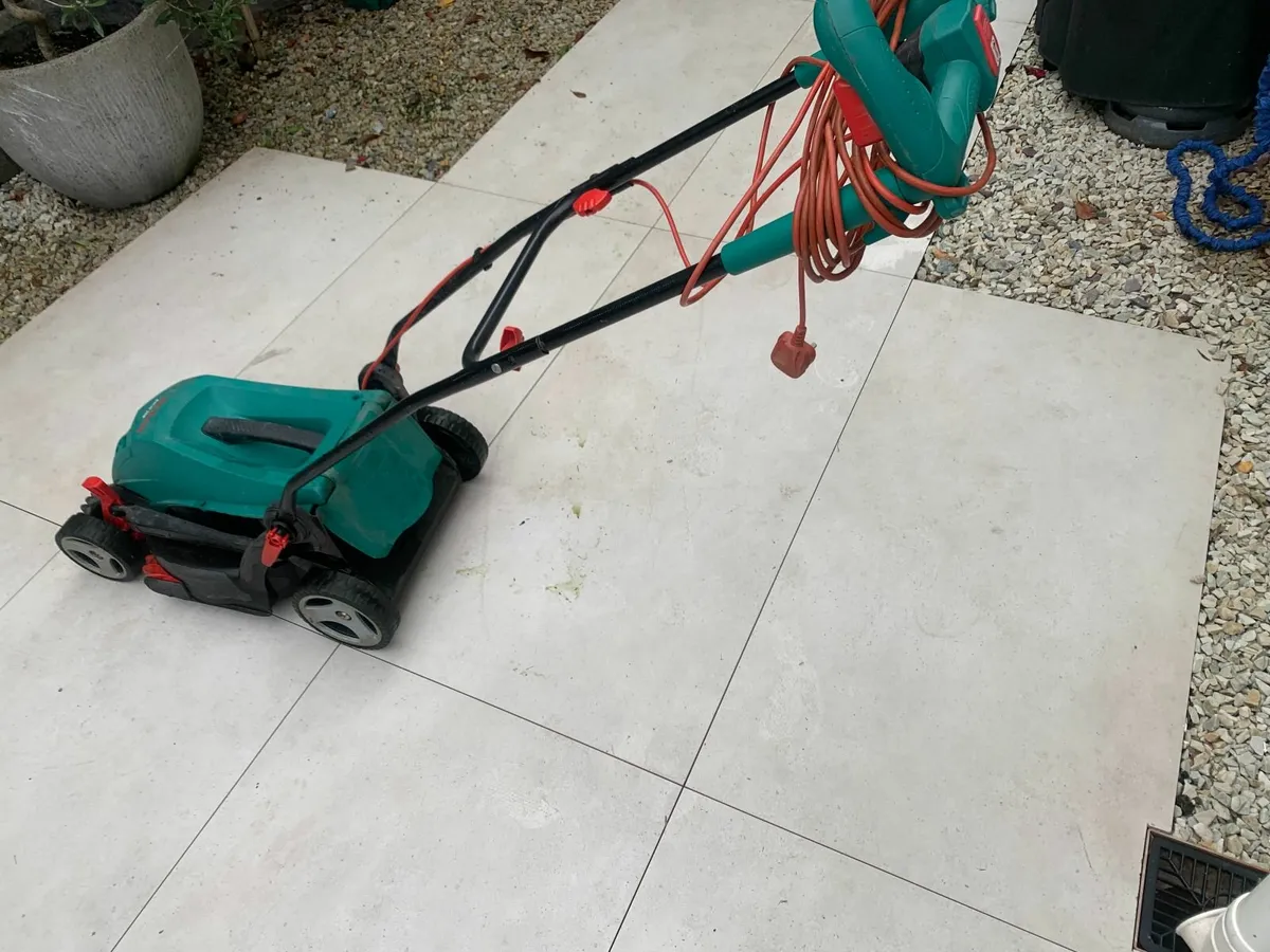 Bosch Rotak 36R Corded Lawnmower - Image 3