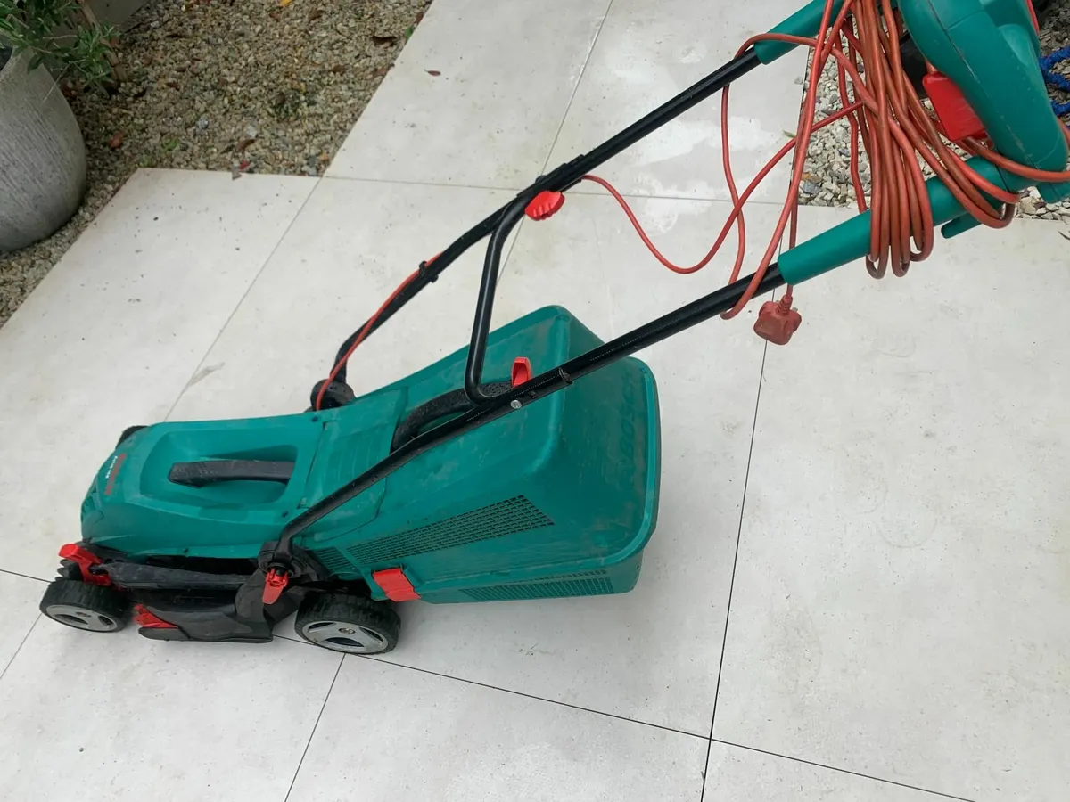 Bosch Rotak 36R Corded Lawnmower - Image 4