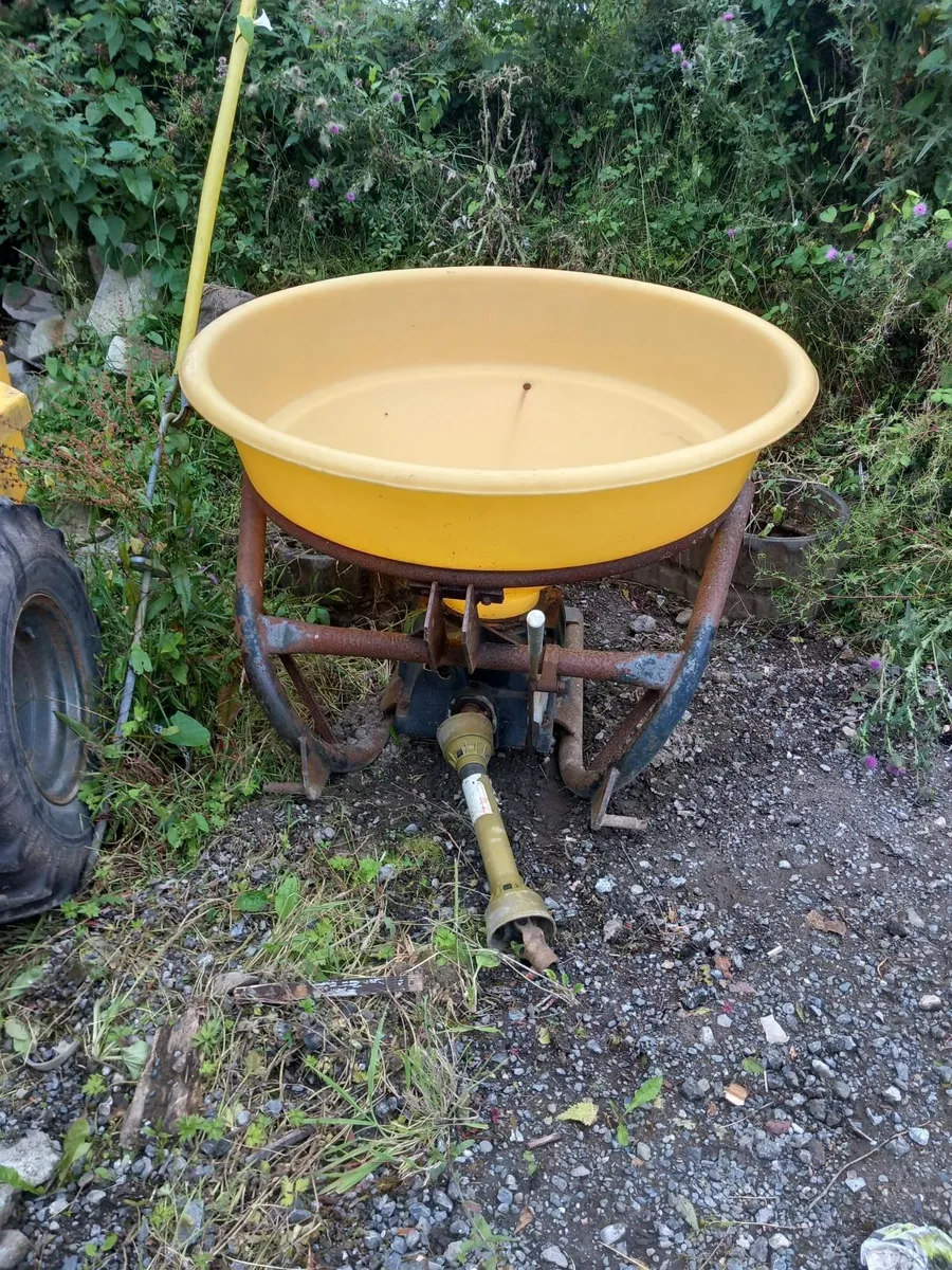Fertiliser spreader