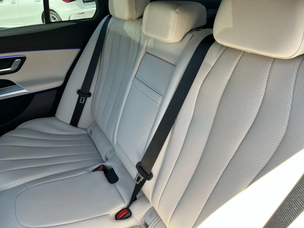 Mercedes-Benz E-Class E300de AMG Line Plus - Image 4