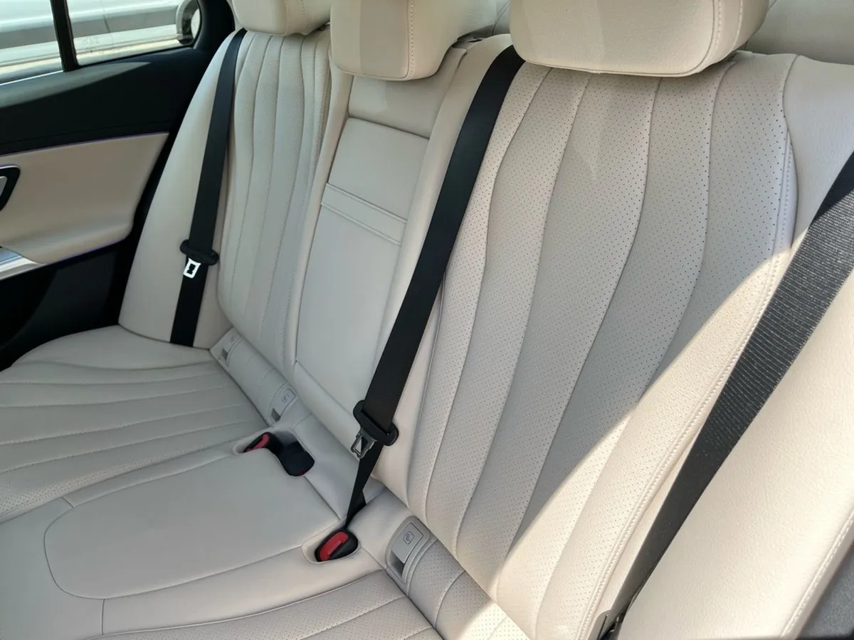 Mercedes-Benz E-Class E 220D Avantgarde Plus - Image 4
