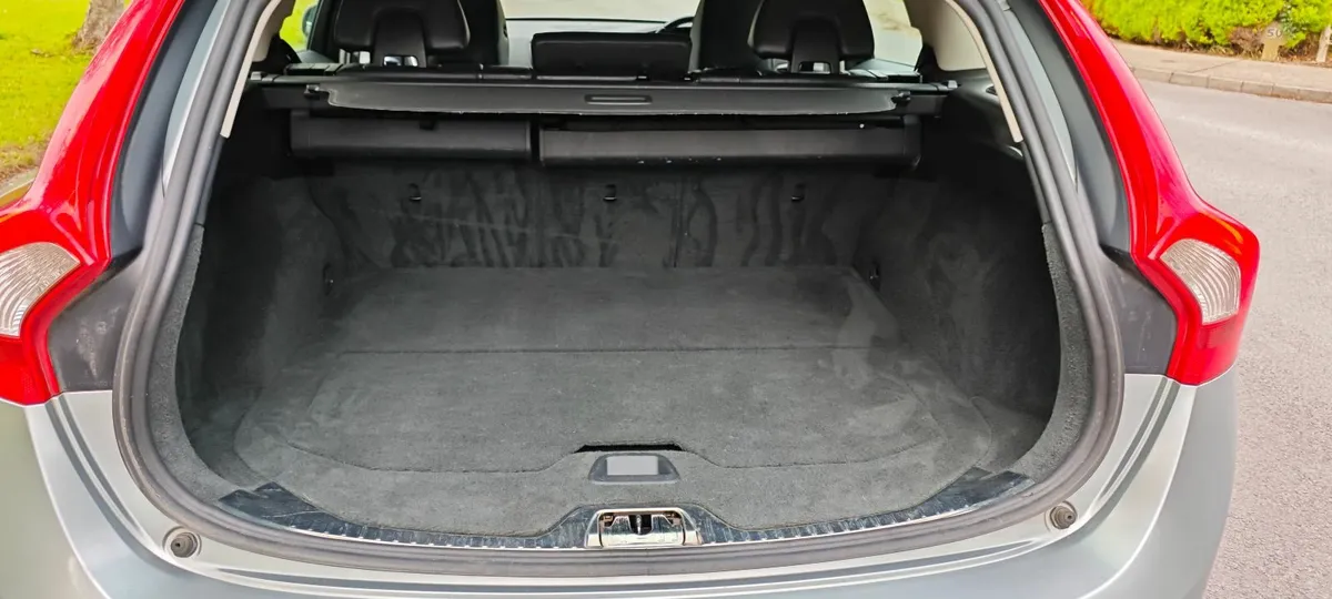 Volvo V60 2013 Facelift model,Good condition! - Image 3