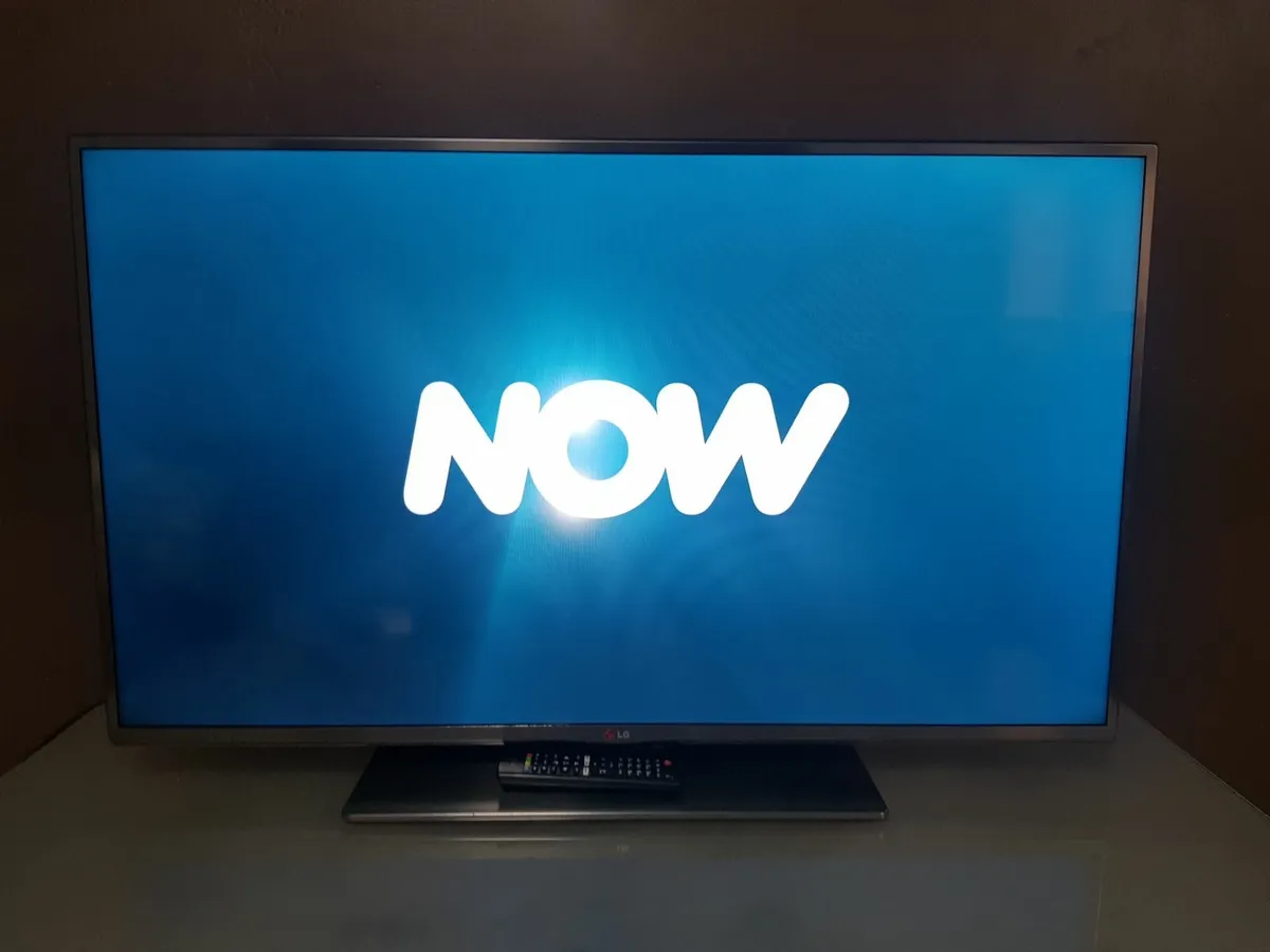 50'' LG 3D LED Smart TV WebOs 1080p HD Freeview HD - Image 3