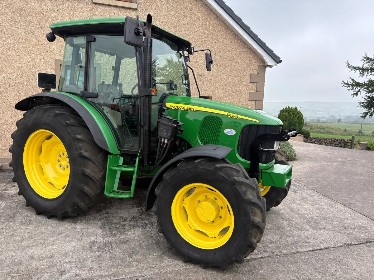 John Deere 5820 - Image 1