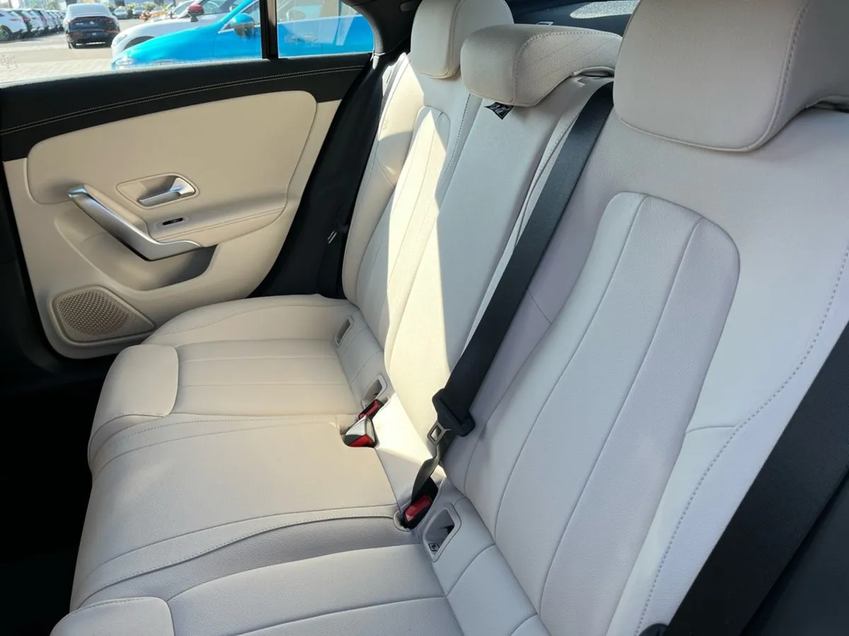 Mercedes-Benz CLA 180 Progressive Edition Coupe - Image 4