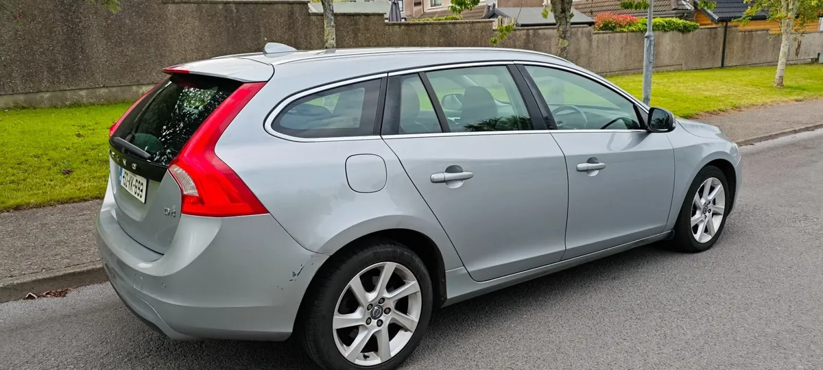 Volvo V60 2013 Facelift model,Good condition! - Image 4